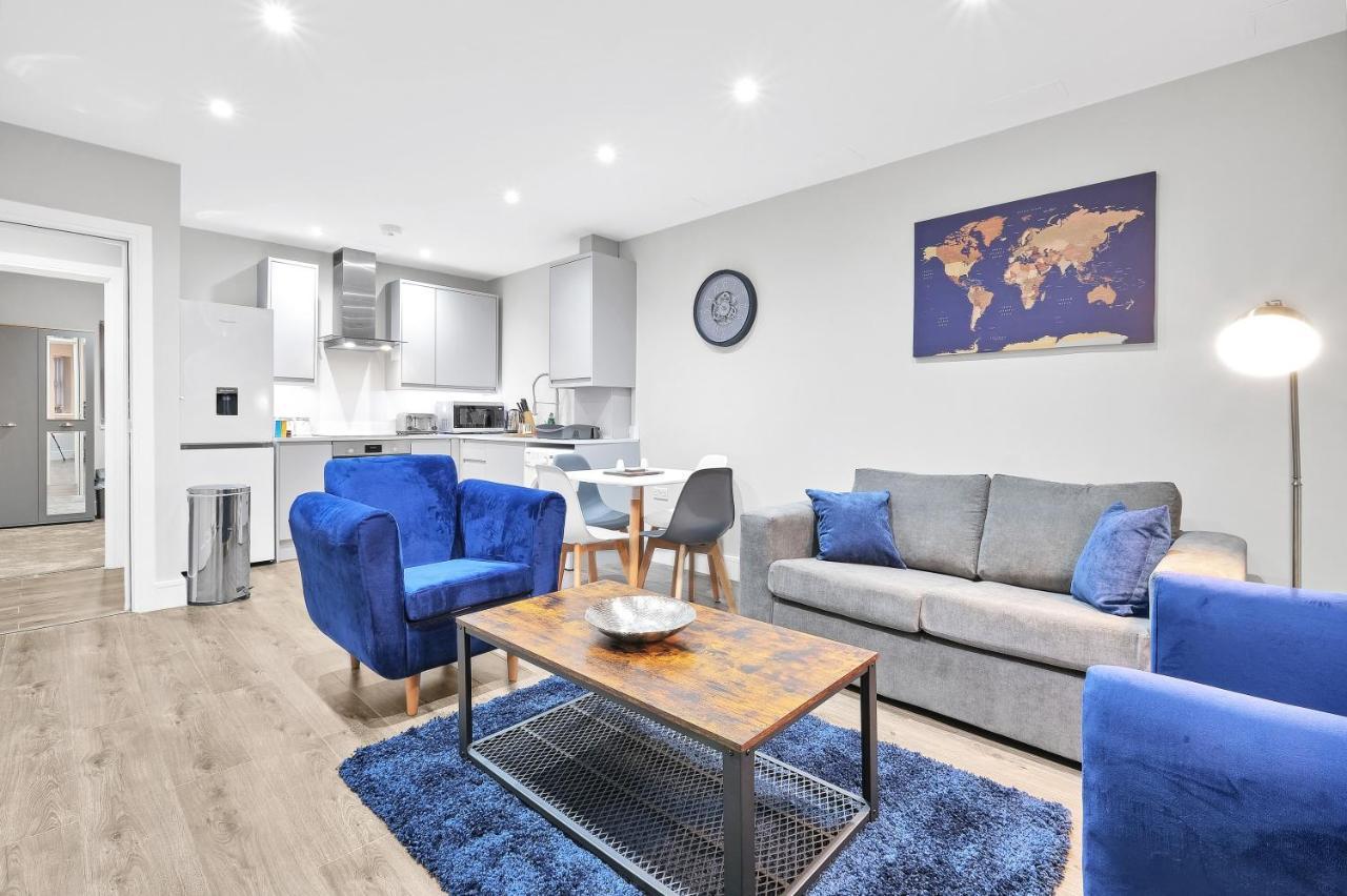 Crown Place 2 & 3 Bedroom Luxury Apts With Parking In Shepperton By 360Stays Exterior foto