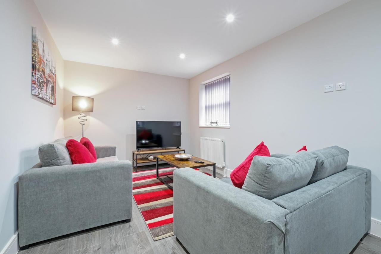 Crown Place 2 & 3 Bedroom Luxury Apts With Parking In Shepperton By 360Stays Exterior foto