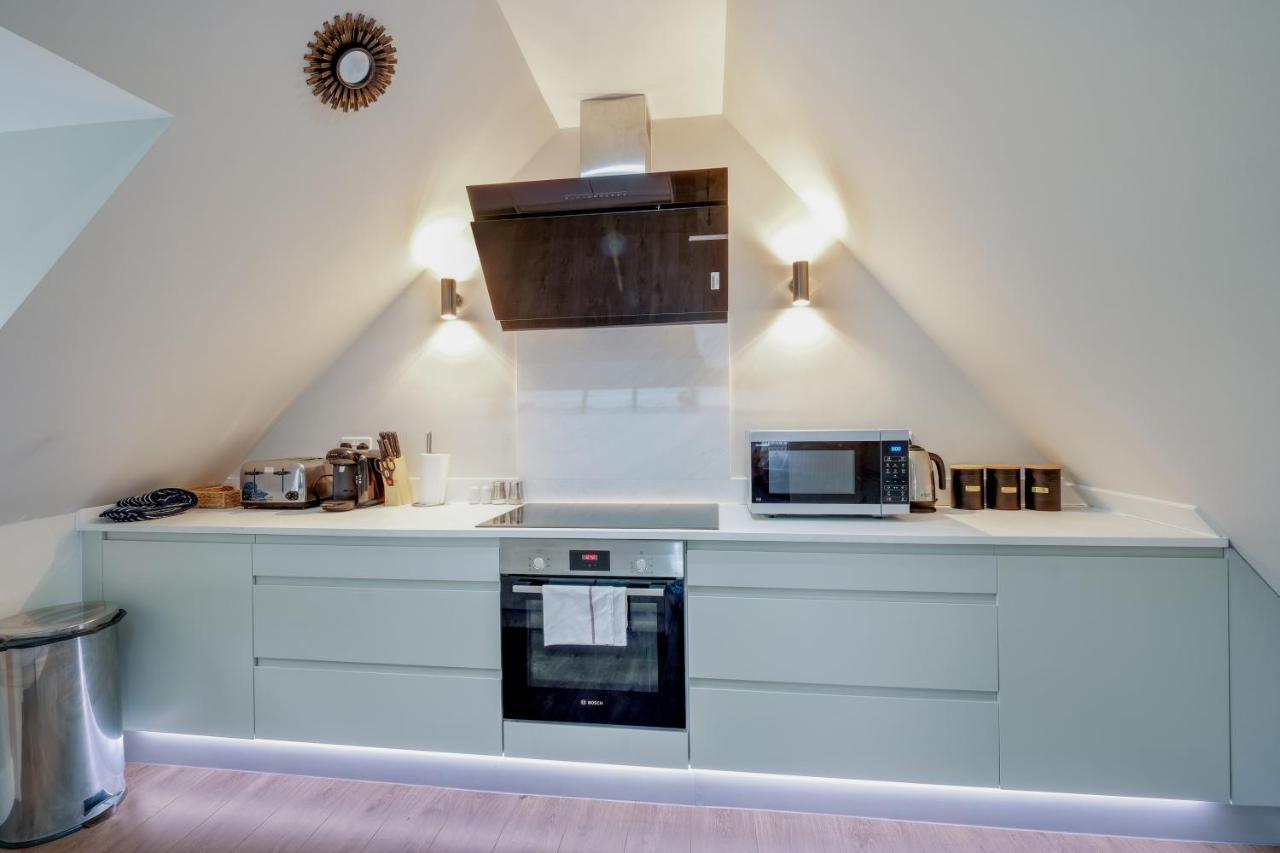 Crown Place 2 & 3 Bedroom Luxury Apts With Parking In Shepperton By 360Stays Exterior foto